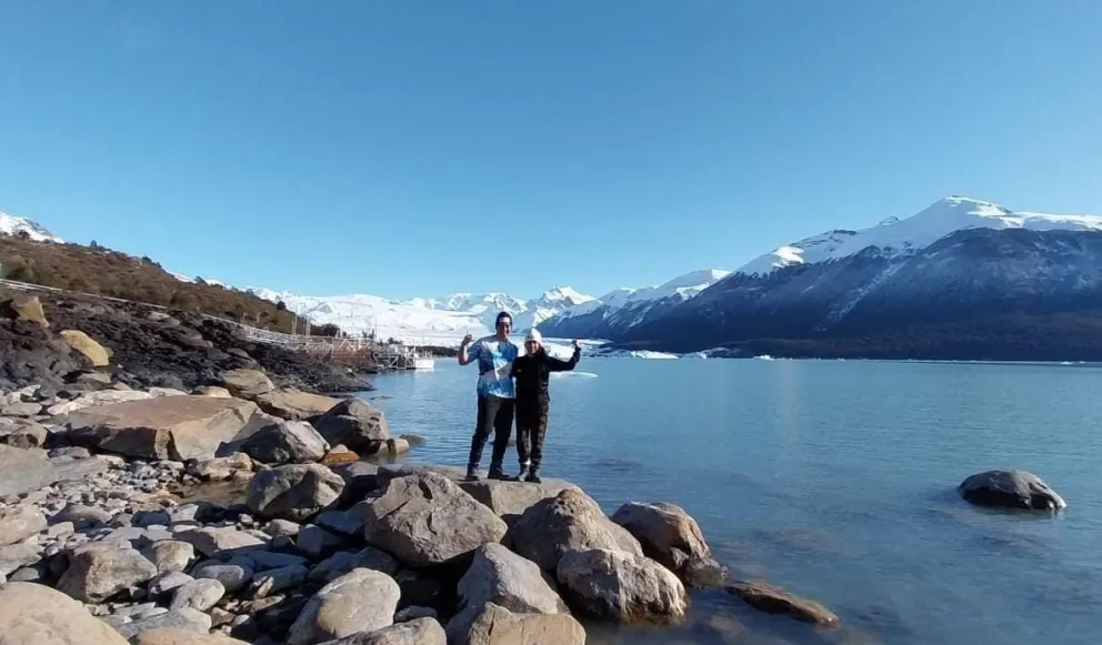 Copa del Mundo de Aguas Frías: la pareja barilochense vuelve a nadar entre los témpanos (Fotos gentileza)