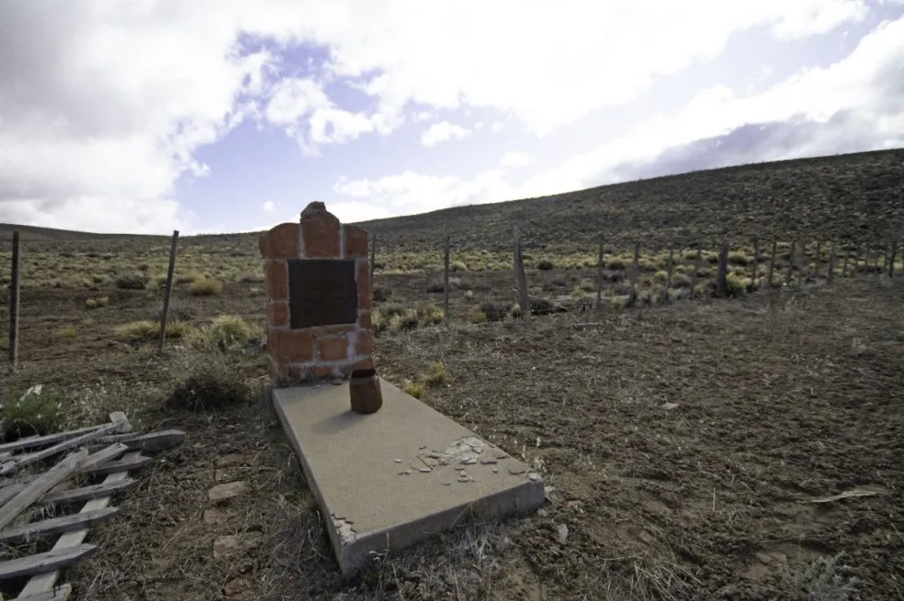 La solitaria tumba de Clemente Onelli. Foto: Jorge Piccini.