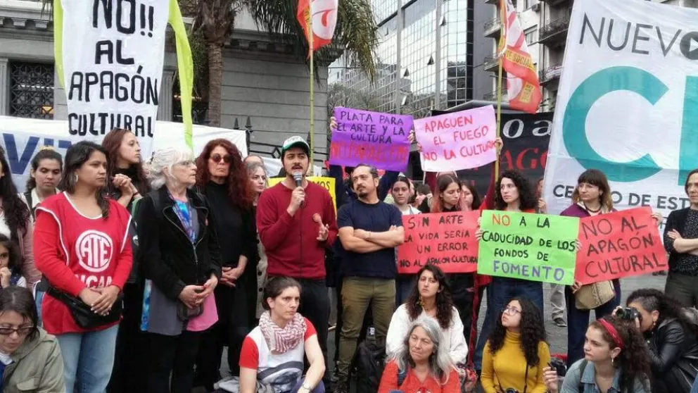 Una de las tantas manifestaciones en defensa de los organismos culturales que molestan al gobierno.