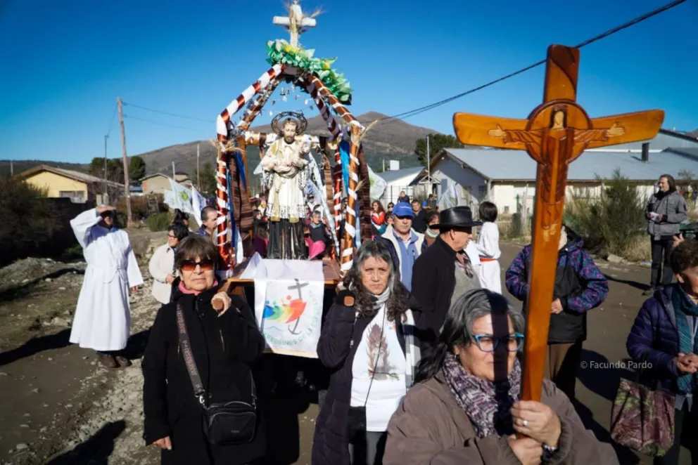 Peregrinación de fe en el Alto de la ciudad (fotos>: Facundo Pardo)
