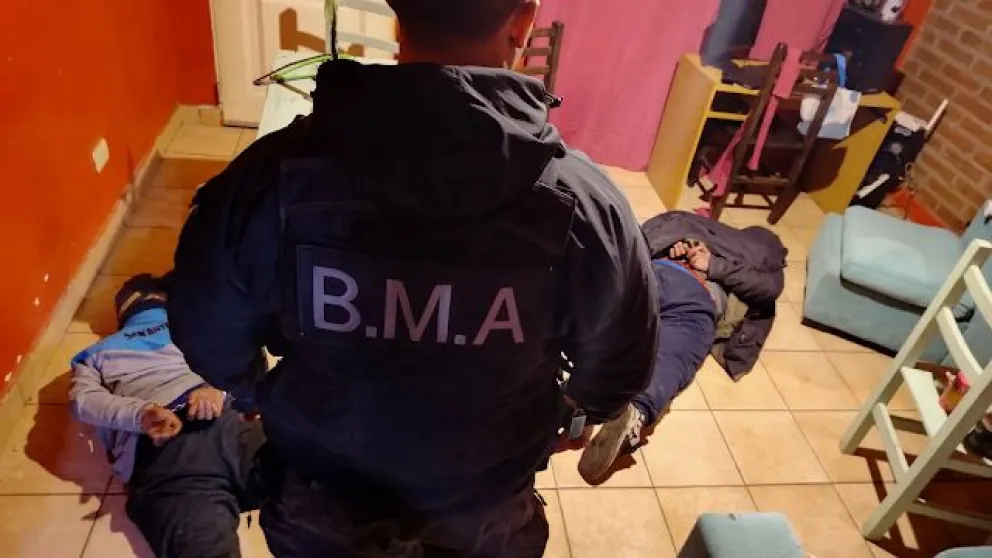 El hecho fue denunciado cuando la dueña de casa, que se encontraba sola, escuchó ruidos en el primer piso (foto: gentileza Noticias del Bolsón)