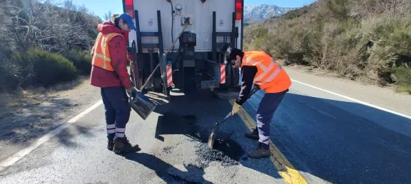 Precaución en la RN40: trabajos de bacheo entre Bariloche y El Bolsón ...