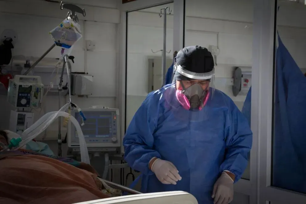 Una trabajadora de la salud en plena pandemia / Foto de archivo: Facundo Pardo