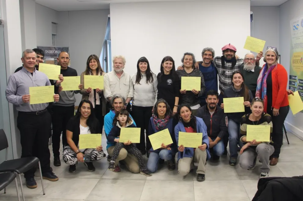 Más de 20 participantes recibieron su certificado.
