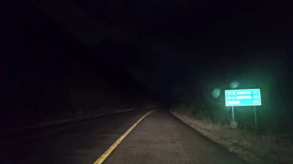 El organismo insiste en circular a baja velocidad, evitar maniobras riesgosas y llevar cadenas.
..