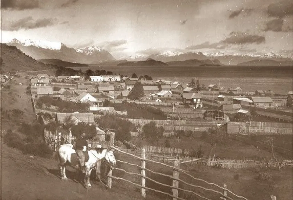 Detrás de esa aparente placidez, pasaban cosas. Bariloche hacia 1910.
