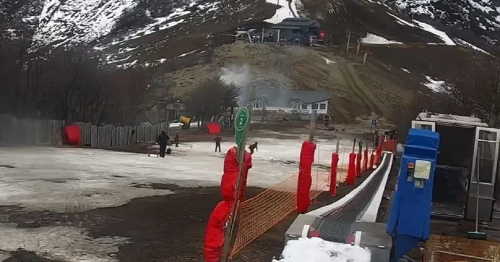 Cerro Bayo hoy, 17 de agosto sin nieve, un panorama poco usual para esta época del año.
