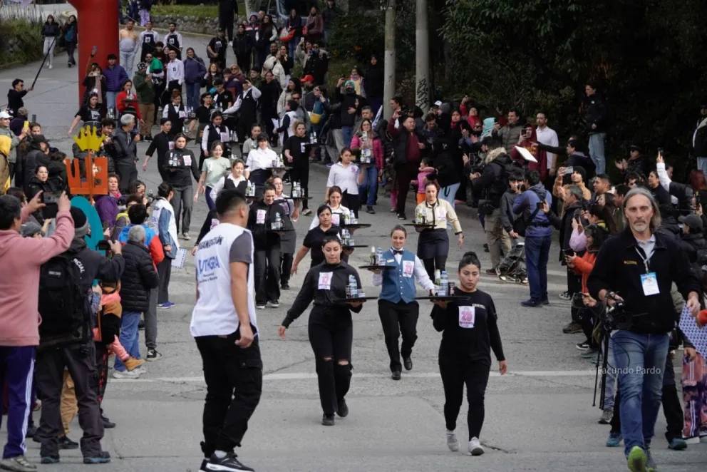 Emoción, destreza y tradición en la Carrera de Mozos (fotos: Facundo Pardo) 