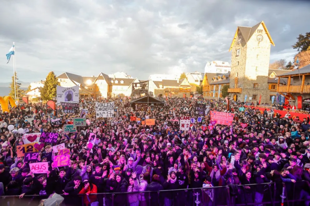 Así está el Centro Cívico en la última noche de la Fiesta de la Nieve 2025 (fotos: Eugenia Neme) 