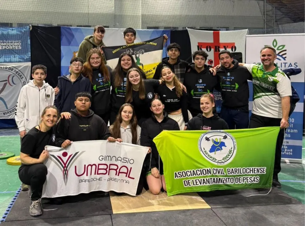 La representación barilochense y otra excelente actuación en el certamen regional (Fotos gentileza)  