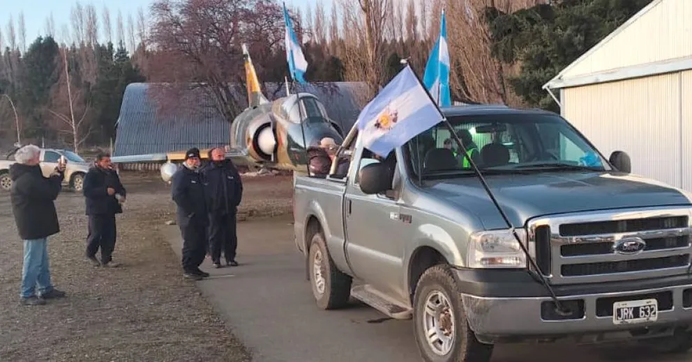 Ya comenzó el recorrido que lo llevará junto a Puerto San Carlos.