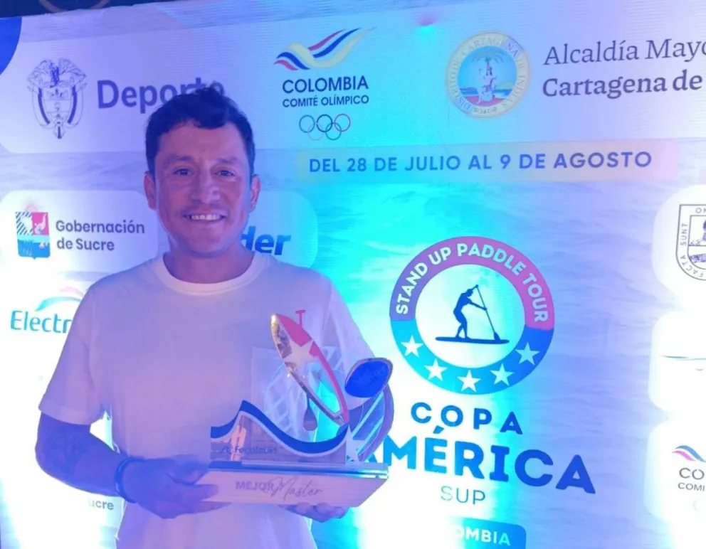 El barilochense levantó la copa en el certamen continental (Fotos gentileza).