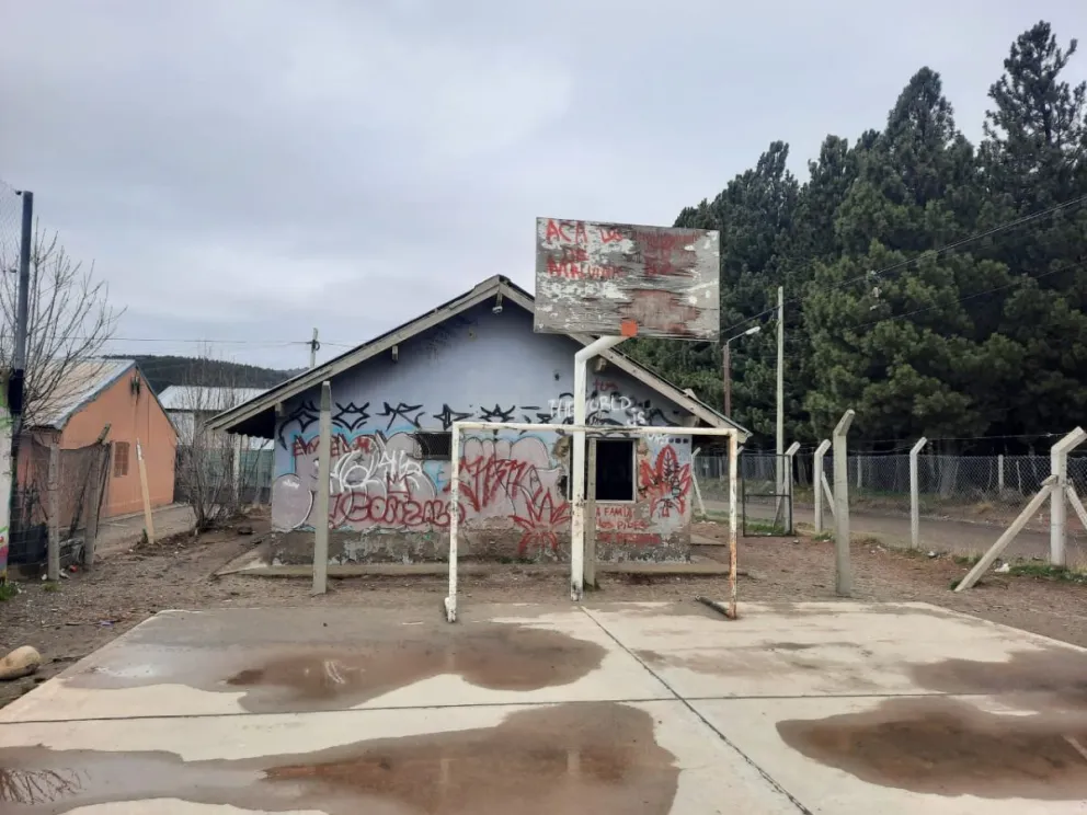 Segundo ataque al Centro Comunitario Alberto Icare, en el Alto de Bariloche, atrasan las obras de restauración.