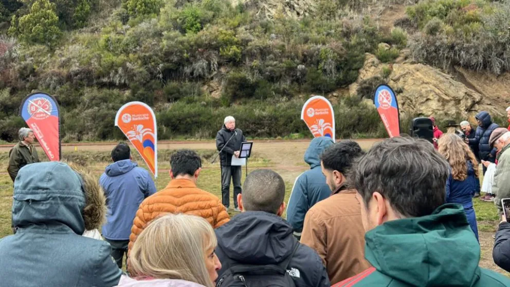 El intendente Walter Cortés encabezó el acto junto a autoridades del Club Andino y la Asociación de Atletismo local.