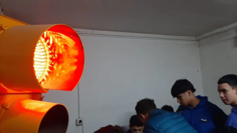 Con el pulso firme de la juventud, el saber técnico y el compromiso institucional (Fotos Municipalidad de Bariloche).