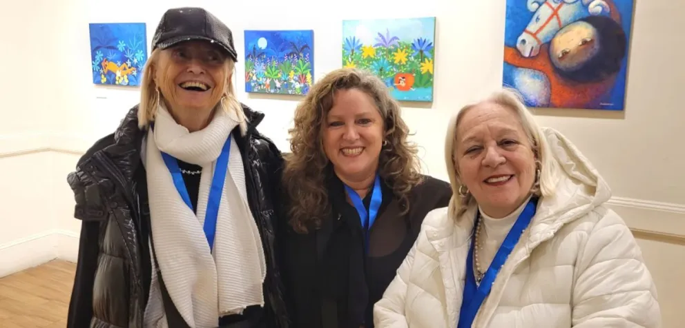 Paula con sus colegas María Teresa Bobbio (Buenos Aires) y Cristina Díaz (Neuquén), también participantes del Salón limeño.