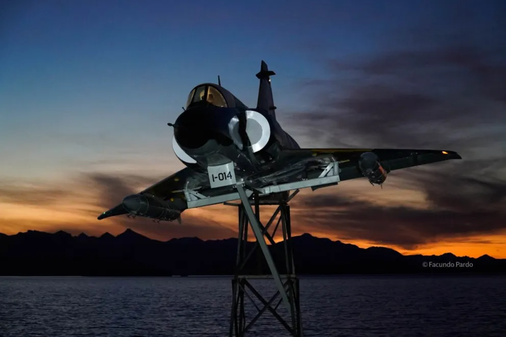 El Mirage, emblema del Museo Malvinas, Antártida y Atlántico Sur (fotos: Facundo Pardo).