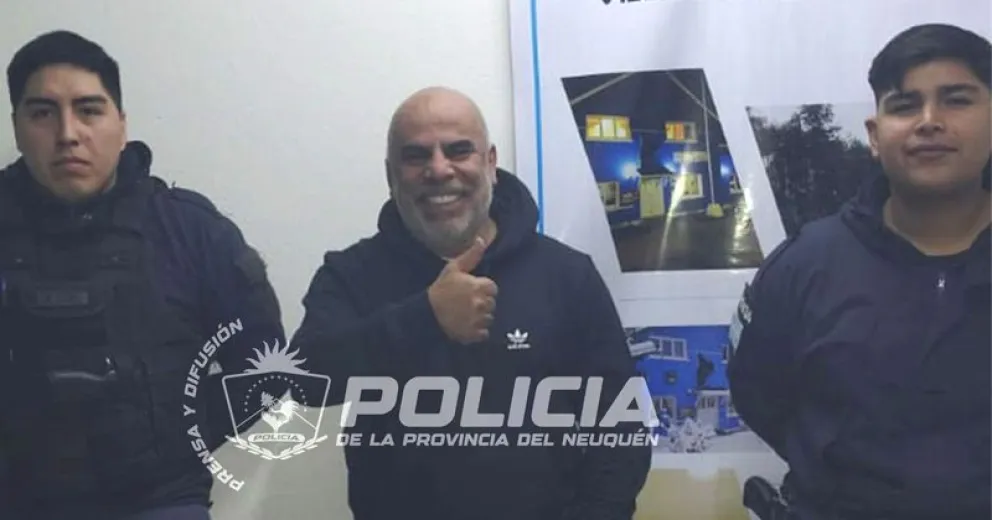 Cuando cenaba en un restaurante le robaron el bolso.