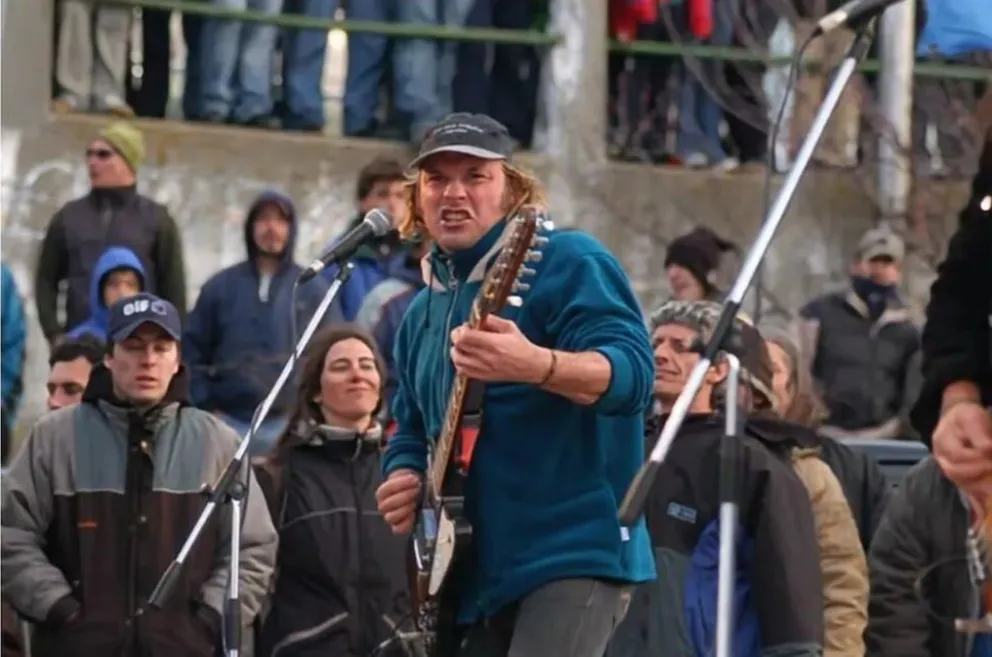 La Renga en el décimo aniversario de la Piña. Detrás de Chizzo Nápoli, a la derecha de la imagen, Alfredo Chávez.