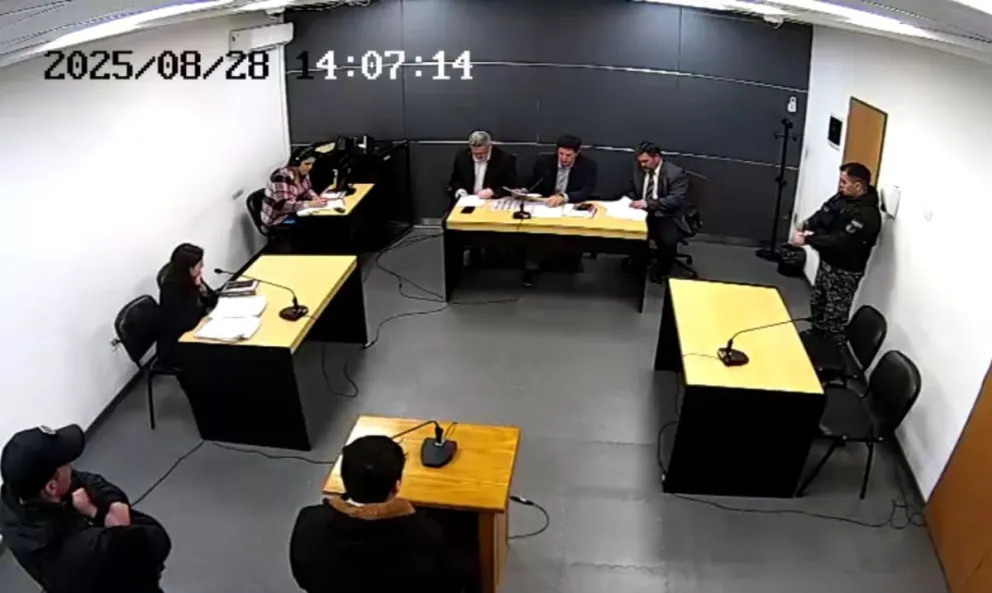 A través de un correo electrónico la fiscalía informó momentos antes, que no acudiría a la audiencia. 