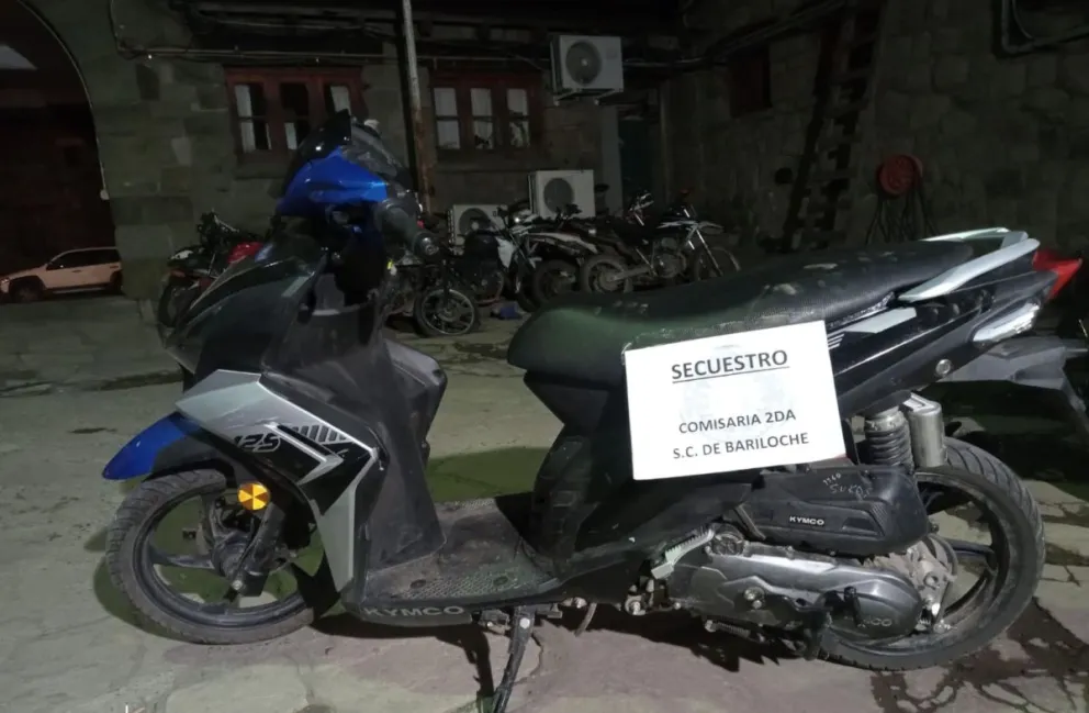 La moto recuperada por la policía.