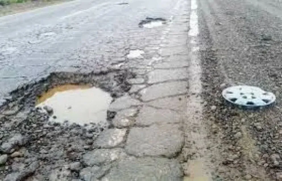 La Justicia Federal aceptó este miércoles el amparo colectivo impulsado por el gobernador Alberto Weretilneck y jefes comunales, por el deplorables estado de la ruta 151. Foto (ANR)