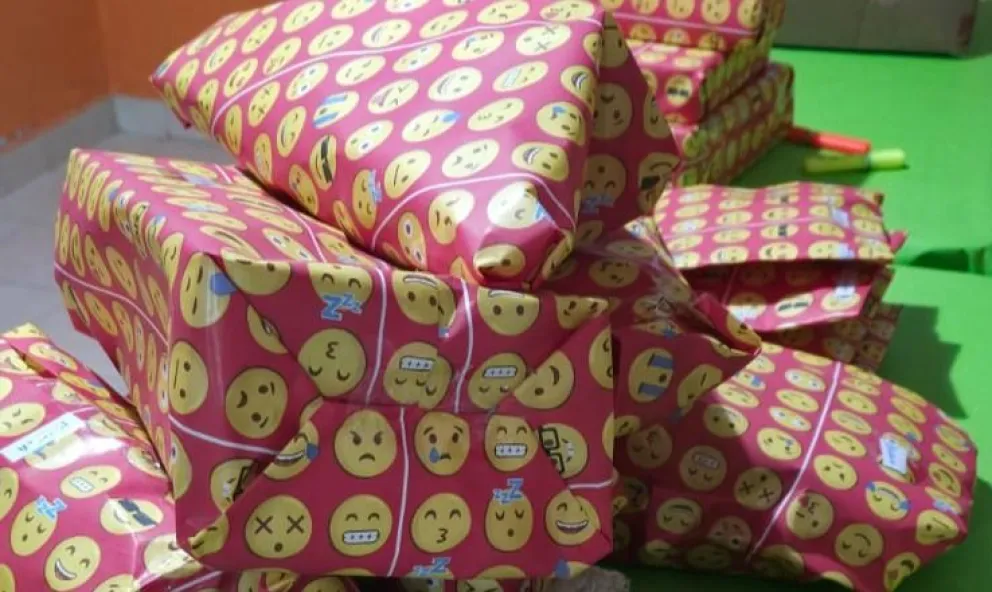 Juguetes para los niños, a partir de una propuesta del Rotary Nahuel Huapi (fotos gentileza).