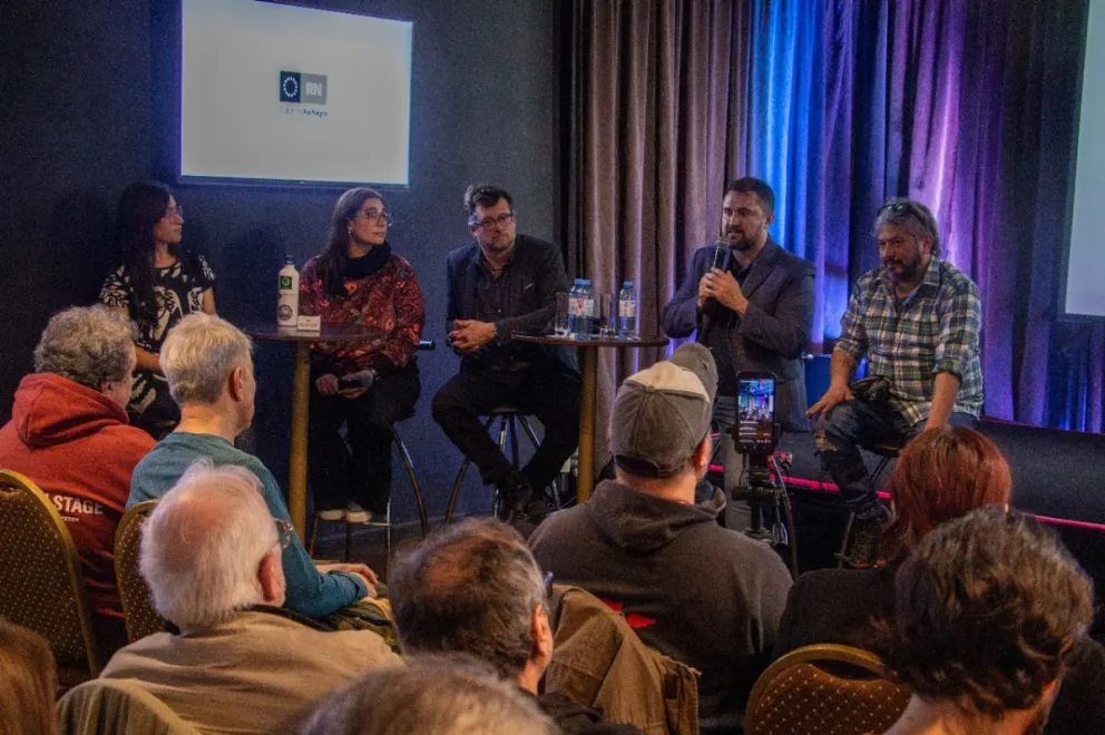 El equipo rionegrino que presentó el "Cash rebate" y al FAB en Buenos Aires.