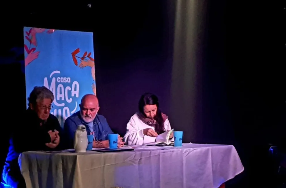 El hermano de Santiago Maldonado presentó su libro ante una sala repleta (foto: gentileza).