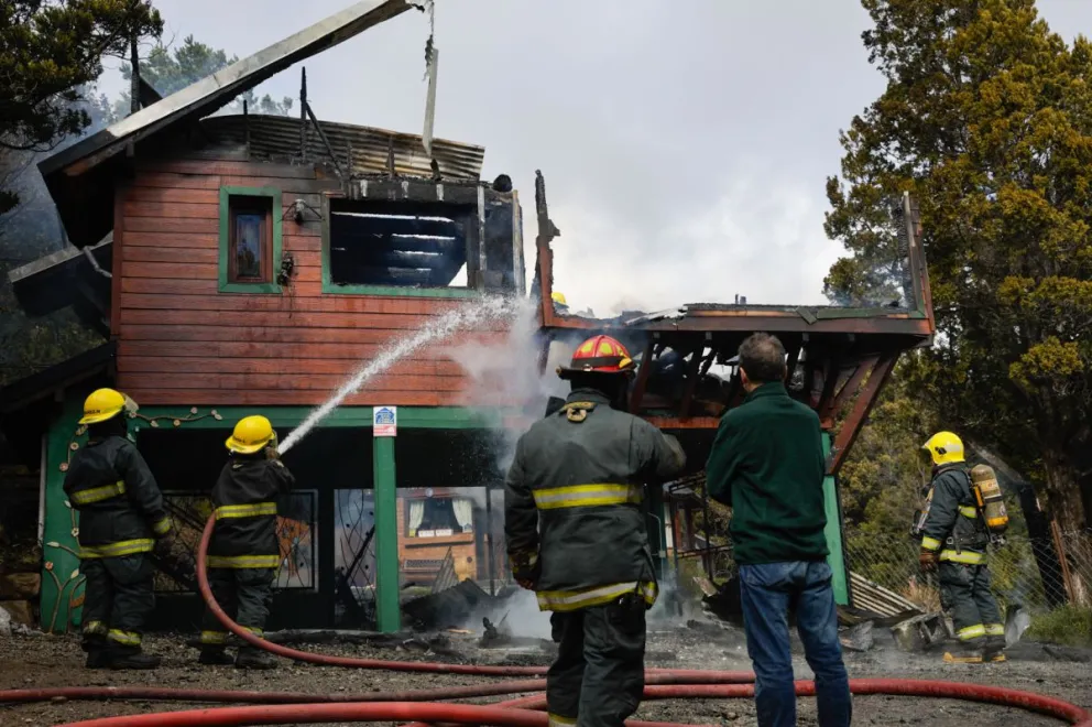 El incendio de esta mañana. Fotos de Eugenia Neme.