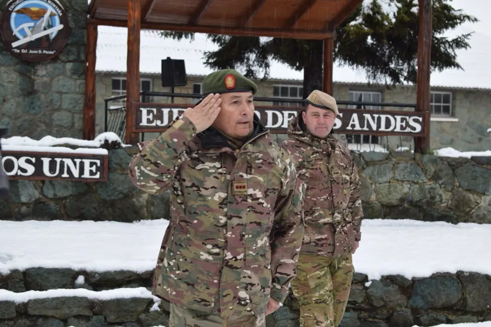  Recorrió las instalaciones, donde pudo observar de forma directa el sistema de formación 