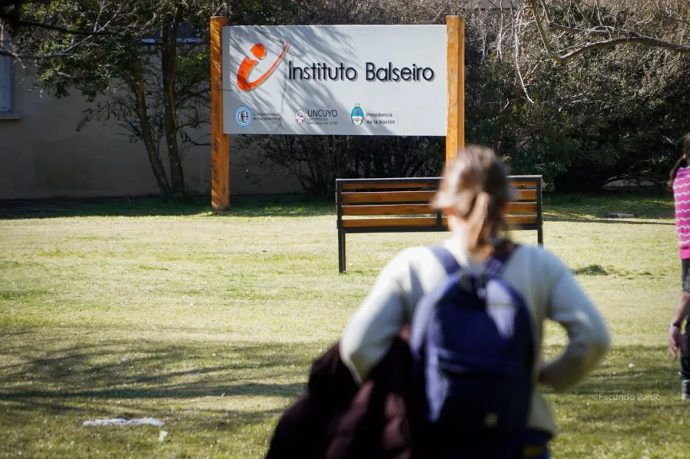 Profesores extraordinarios del Instituto Balseiro expusieron su preocupación por el panorama actual de la CNEA. Foto Facundo Pardo.
