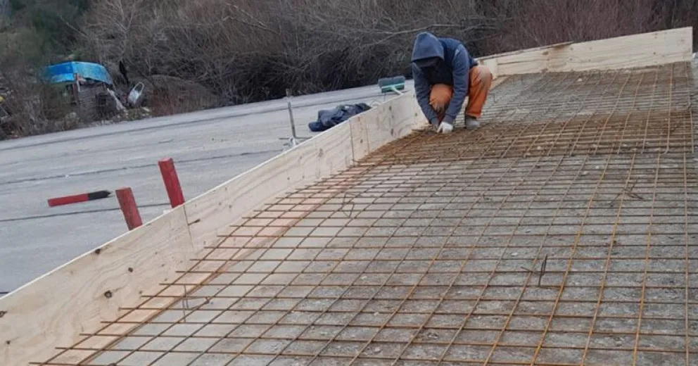 Siguen las obras en el puente. 