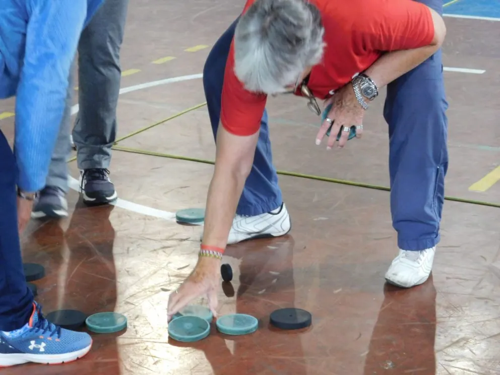 El tejo es un juego divertido que permite realizar actividad física en un ambiente ameno (Fotos gentileza)