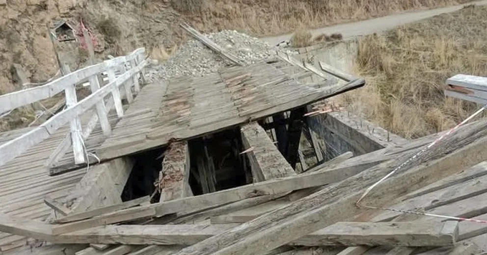 Ante una emergencia, se debe dar la vuelta por Dina Huapi.