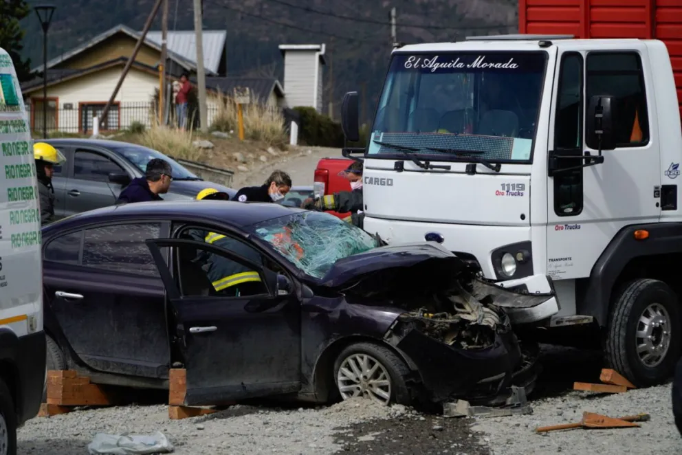 Un herido en choque vehicular en la zona del barrio El Frutillar (fotos: Facundo Pardo)