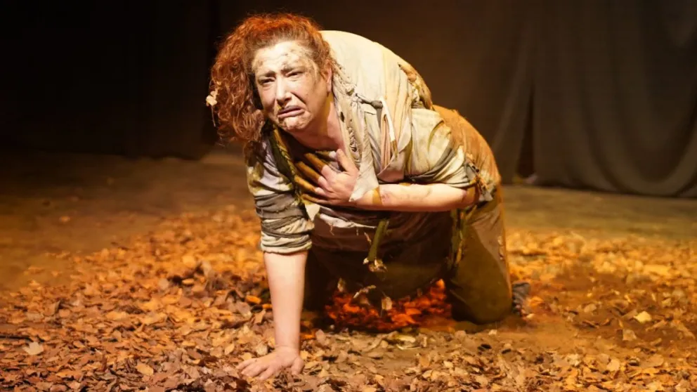 Lucrecia Alzueta en "Banquete de gusanos".