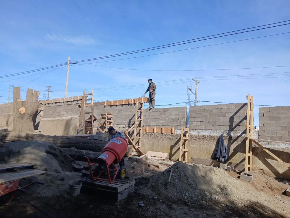 Cuadrillas municipales están a cargo de la obra. Foto: gentileza