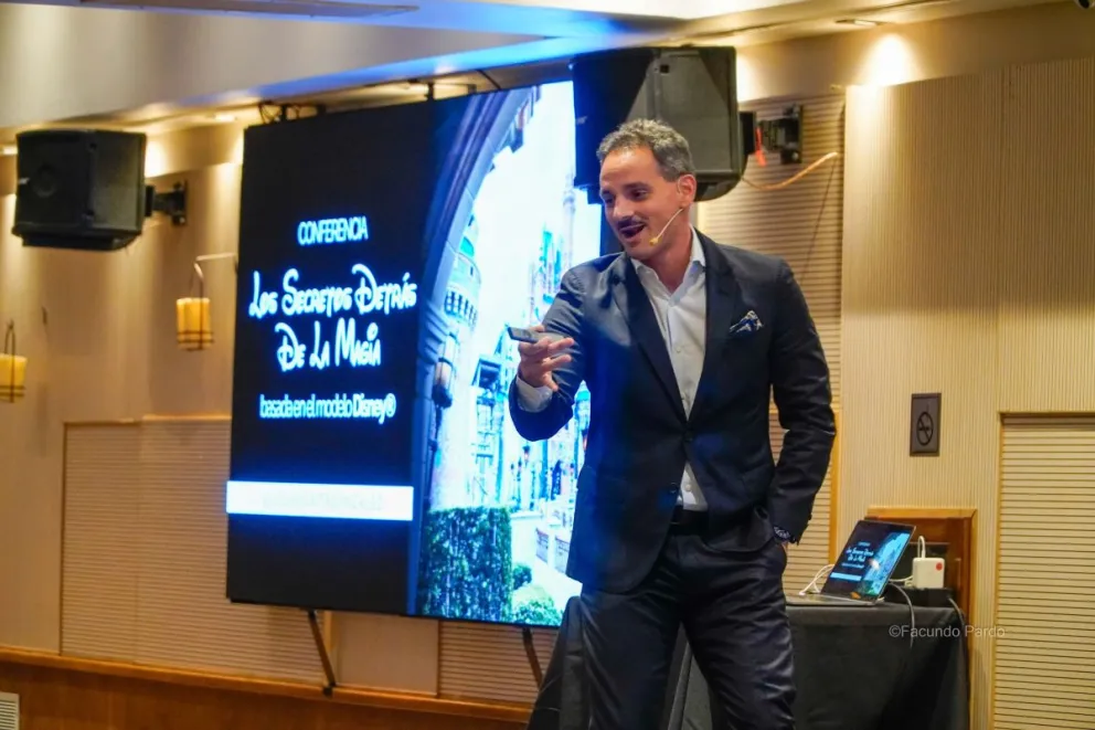"Gaita" lleva la cultura Disney por diversos sitios del mundo a través de conferencias ágiles y profundas, pensando en el modo de pararse frente a los clientes (fotos: Facundo Pardo).