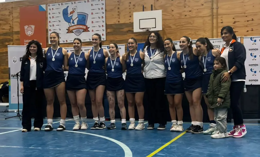 El equipo de "Lagos" de mayores fue finalista del torneo nacional (Fotos Asociación de Hockey de Bariloche y Lagos del Sur)