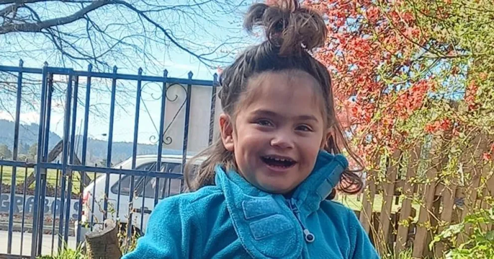 Pía ya tiene cinco años y nuevamente necesitan mudarse en El Bolsón.