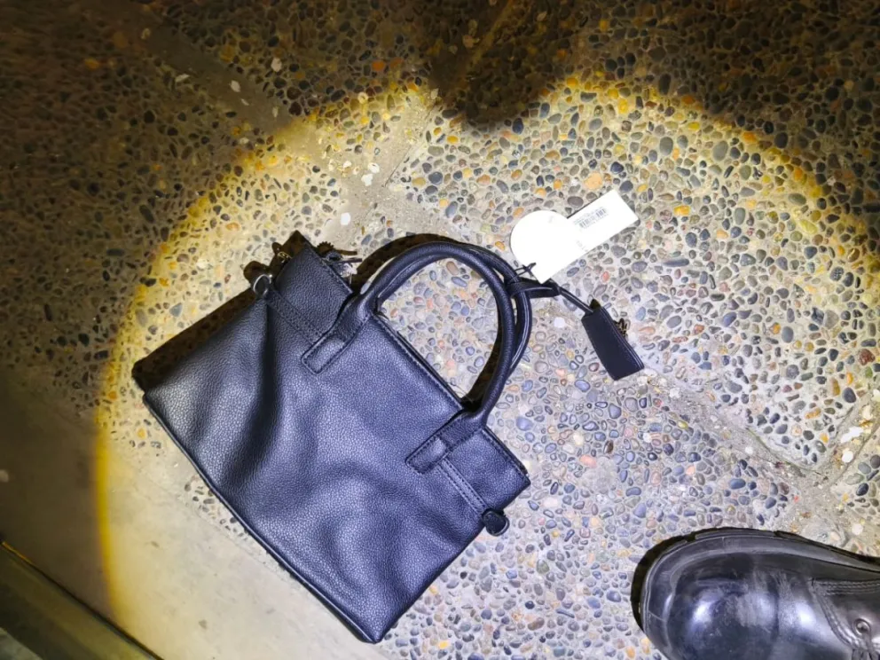 Tenía en su poder elementos que había sustraído de una tienda comercial y de una chocolatería.