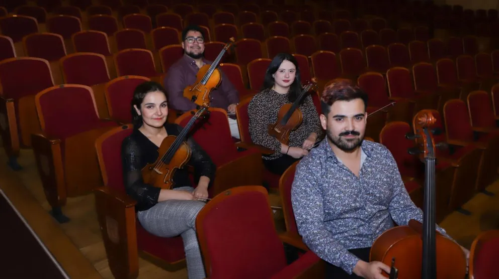 Jeimmi (primera desde la izquierda), una vida dedicada a la música (fotos gentileza).