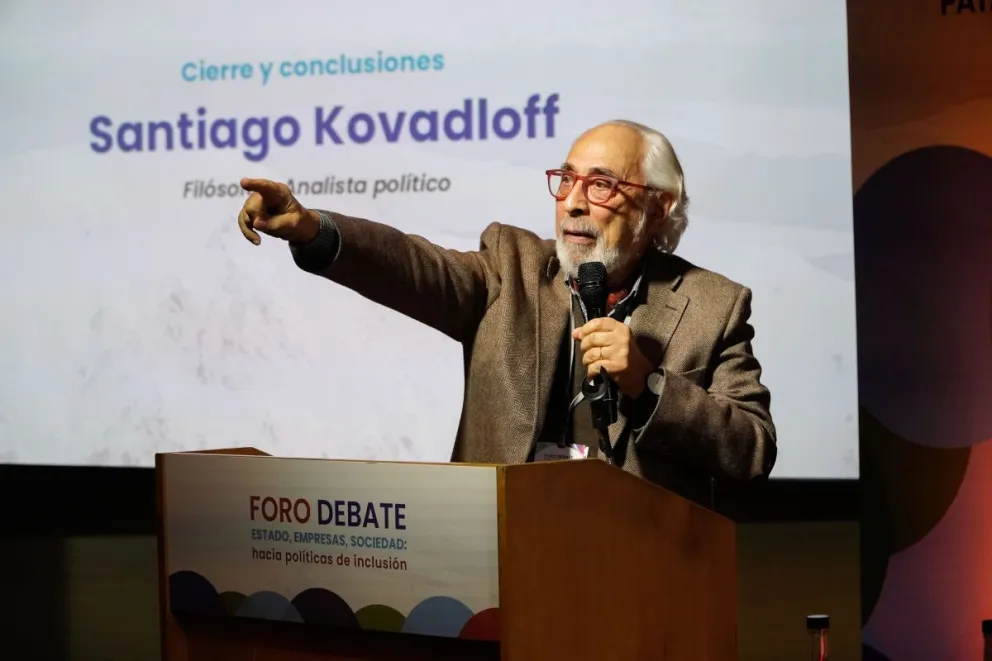 Durante su disertación, Kovadloff captó la atención de todos los presentes (fotos: Facundo Pardo).
