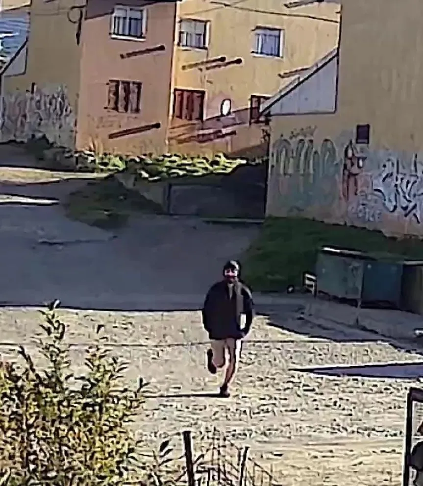 Una de las imágenes que circulan  en redes sociales del sujeto sin pantalones 