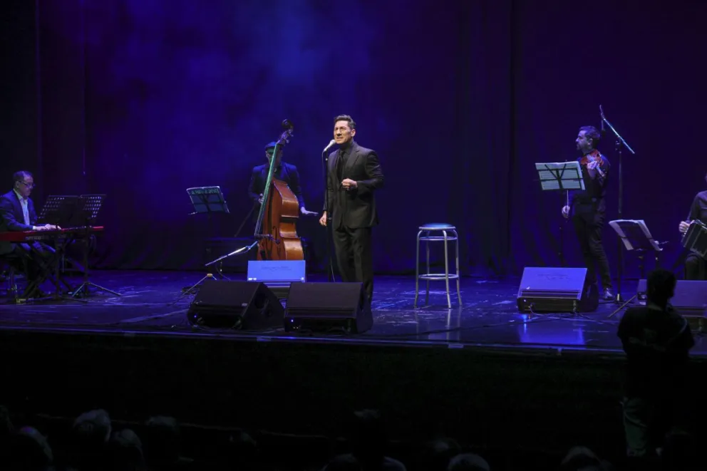 El recorrido musical llevó a los espectadores desde la Buenos Aires de los años '60 y '70.