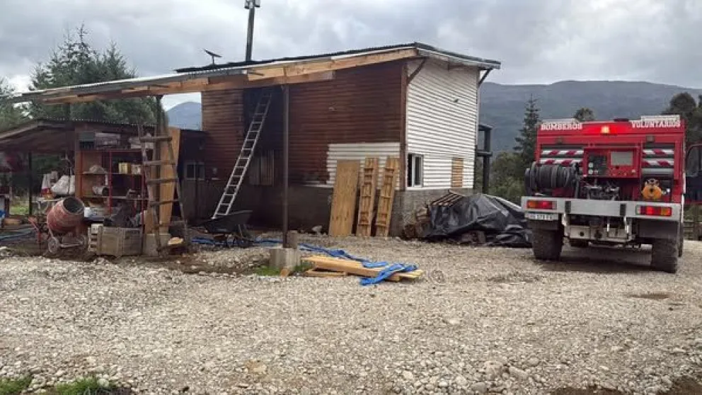 El rápido accionar de la gente logró que se salvara gran parte de la vivienda.
