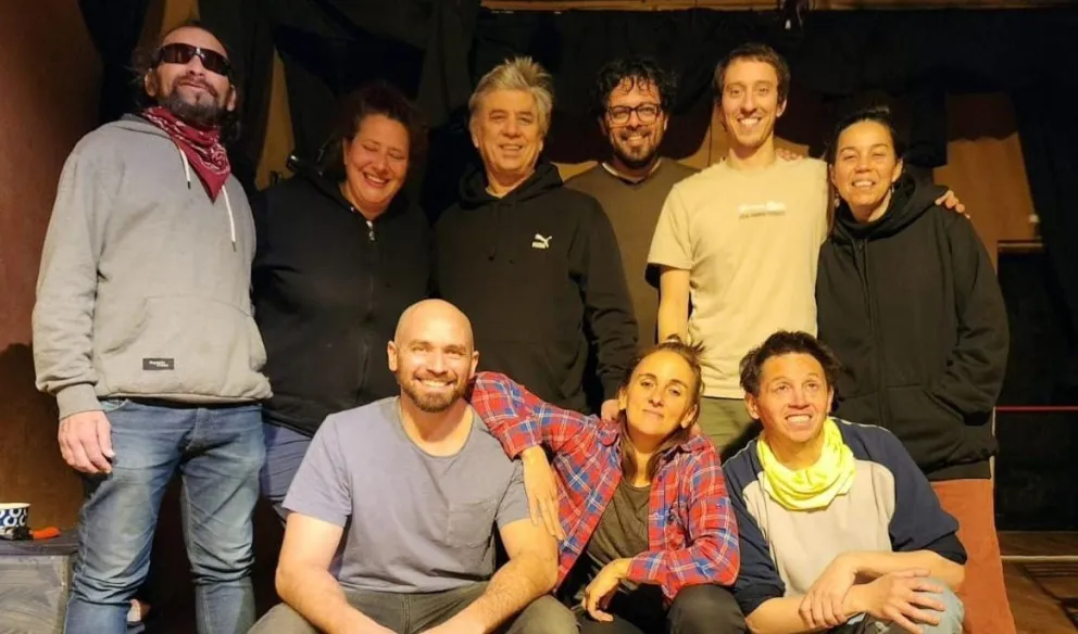 El elenco que hace "Nefelibata, caminar las nubes" (imágenes gentileza).