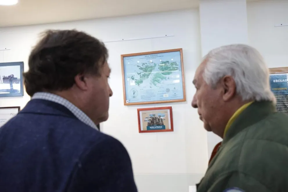 El gobernador Alberto Weretilneck junto al brigadier mayor retirado Rubén Gustavo Zini (fotos gentileza).