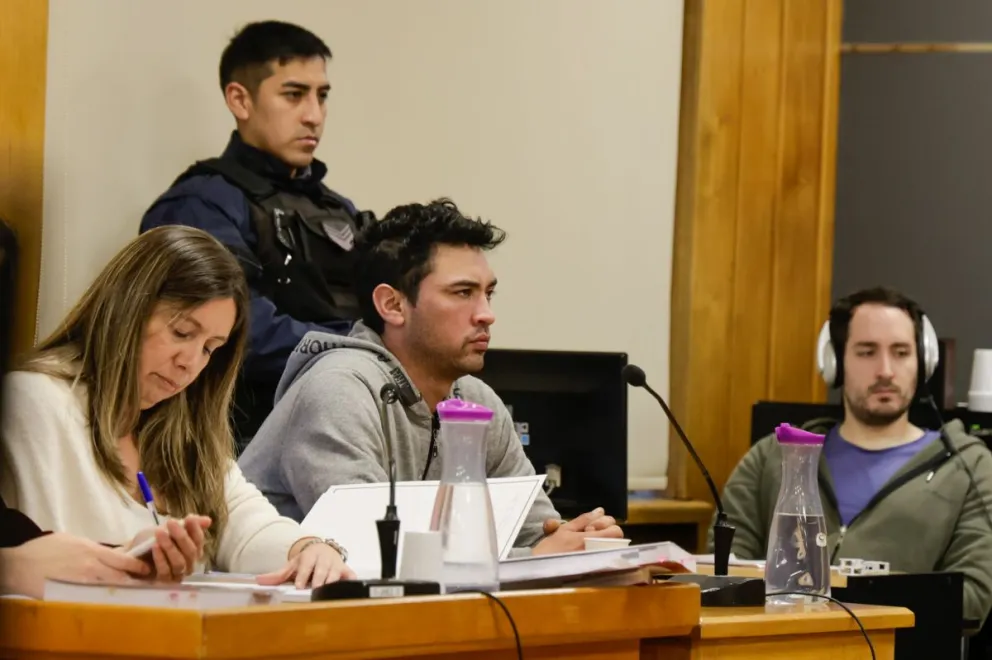  Se le atribuye haber intervenido en una agresión que derivó en la muerte de Salvo, en El Bolsón 